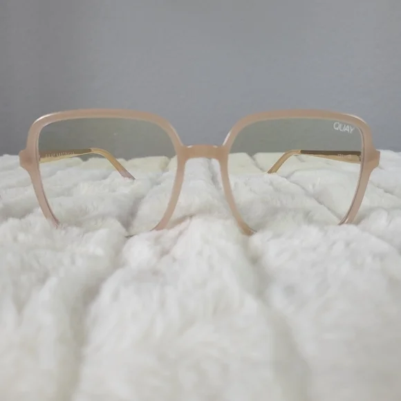 QUAY // ltd ed jlo collaboration nude xl square blue light glasses - Picture 7 of 16